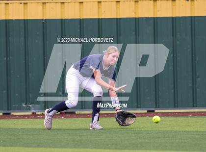 Thumbnail 1 in Lone Star vs. Heritage (UIL 5A Regional Final) photogallery.