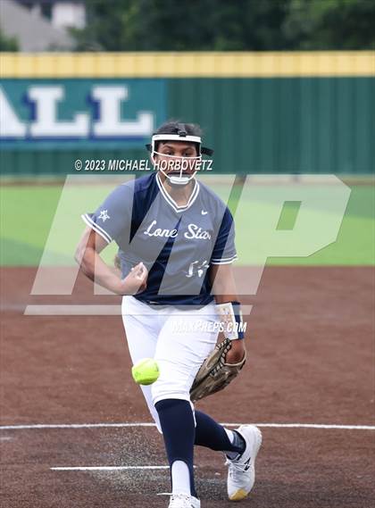 Thumbnail 2 in Lone Star vs. Heritage (UIL 5A Regional Final) photogallery.