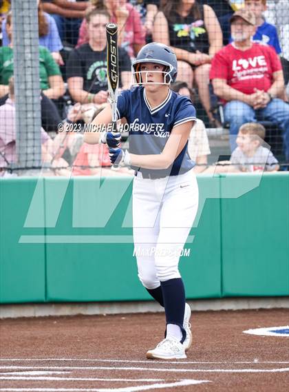 Thumbnail 3 in Lone Star vs. Heritage (UIL 5A Regional Final) photogallery.