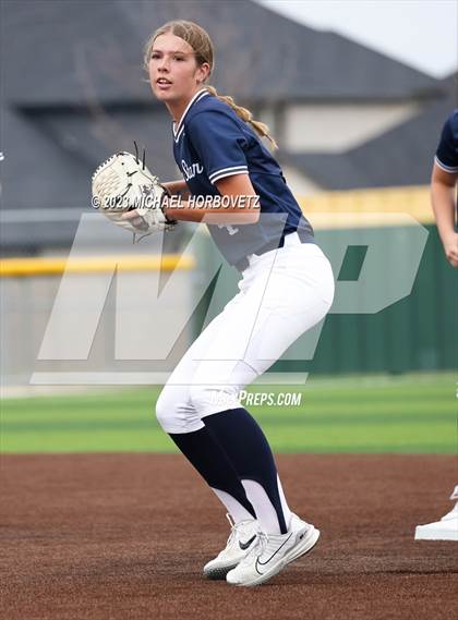 Thumbnail 3 in Lone Star vs. Heritage (UIL 5A Regional Final) photogallery.