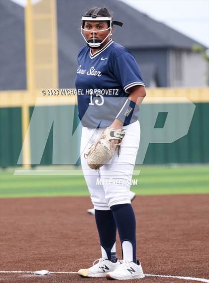 Thumbnail 3 in Lone Star vs. Heritage (UIL 5A Regional Final) photogallery.