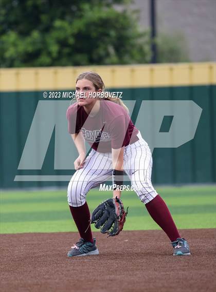 Thumbnail 1 in Lone Star vs. Heritage (UIL 5A Regional Final) photogallery.