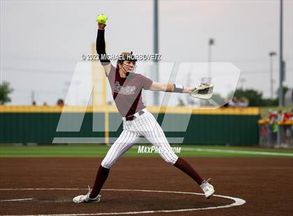 Thumbnail 2 in Lone Star vs. Heritage (UIL 5A Regional Final) photogallery.