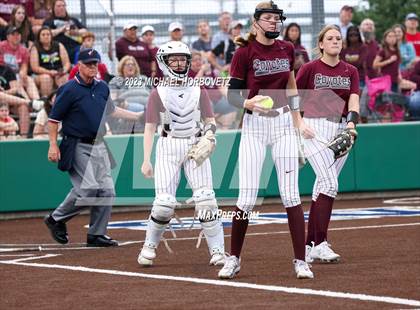 Thumbnail 3 in Lone Star vs. Heritage (UIL 5A Regional Final) photogallery.