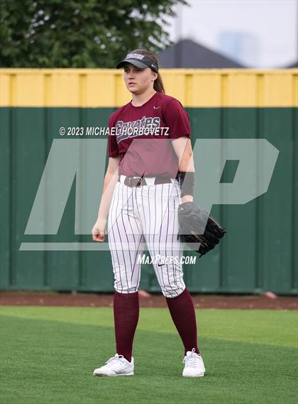 Thumbnail 1 in Lone Star vs. Heritage (UIL 5A Regional Final) photogallery.