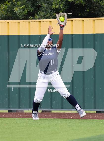 Thumbnail 1 in Lone Star vs. Heritage (UIL 5A Regional Final) photogallery.