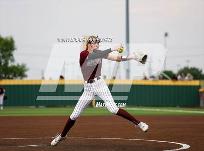 Thumbnail 2 in Lone Star vs. Heritage (UIL 5A Regional Final) photogallery.
