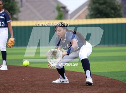 Thumbnail 3 in Lone Star vs. Heritage (UIL 5A Regional Final) photogallery.