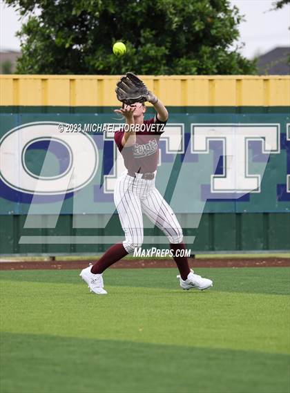 Thumbnail 1 in Lone Star vs. Heritage (UIL 5A Regional Final) photogallery.