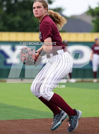 Thumbnail 2 in Lone Star vs. Heritage (UIL 5A Regional Final) photogallery.