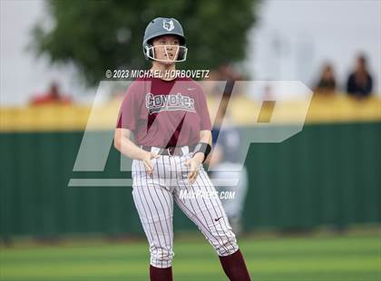 Thumbnail 2 in Lone Star vs. Heritage (UIL 5A Regional Final) photogallery.