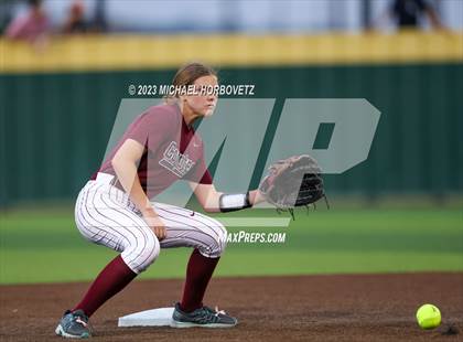 Thumbnail 1 in Lone Star vs. Heritage (UIL 5A Regional Final) photogallery.