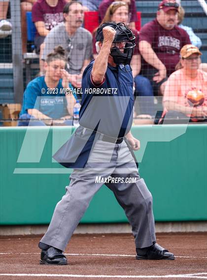 Thumbnail 3 in Lone Star vs. Heritage (UIL 5A Regional Final) photogallery.
