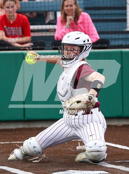 Thumbnail 3 in Lone Star vs. Heritage (UIL 5A Regional Final) photogallery.