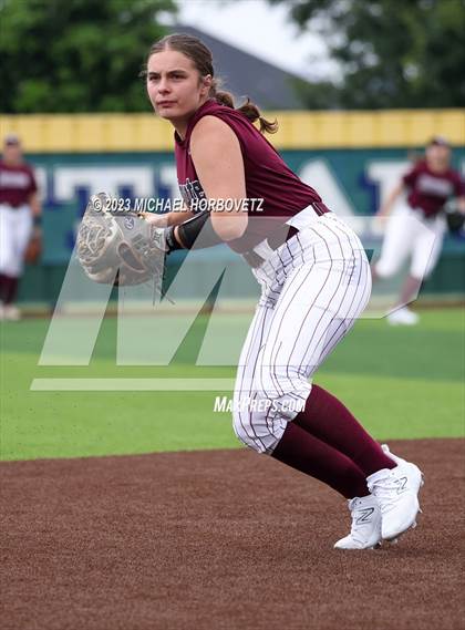 Thumbnail 2 in Lone Star vs. Heritage (UIL 5A Regional Final) photogallery.
