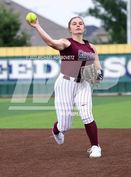 Thumbnail 1 in Lone Star vs. Heritage (UIL 5A Regional Final) photogallery.