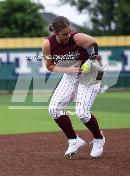 Thumbnail 3 in Lone Star vs. Heritage (UIL 5A Regional Final) photogallery.