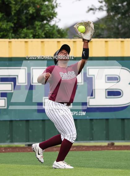 Thumbnail 3 in Lone Star vs. Heritage (UIL 5A Regional Final) photogallery.