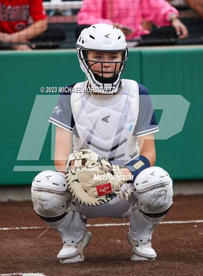 Thumbnail 2 in Lone Star vs. Heritage (UIL 5A Regional Final) photogallery.