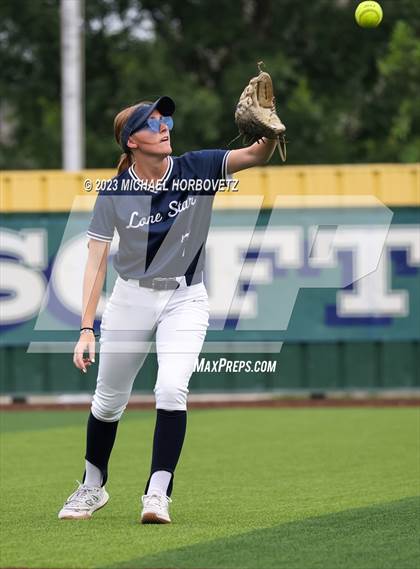 Thumbnail 2 in Lone Star vs. Heritage (UIL 5A Regional Final) photogallery.