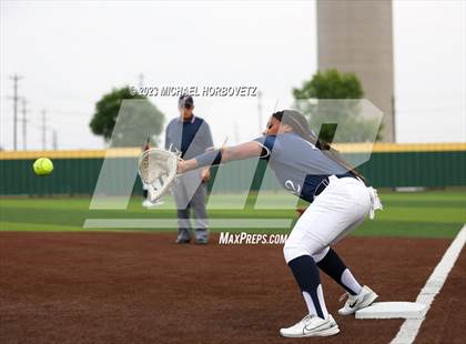 Thumbnail 3 in Lone Star vs. Heritage (UIL 5A Regional Final) photogallery.