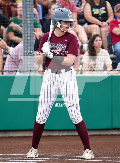 Thumbnail 2 in Lone Star vs. Heritage (UIL 5A Regional Final) photogallery.