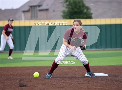 Thumbnail 1 in Lone Star vs. Heritage (UIL 5A Regional Final) photogallery.