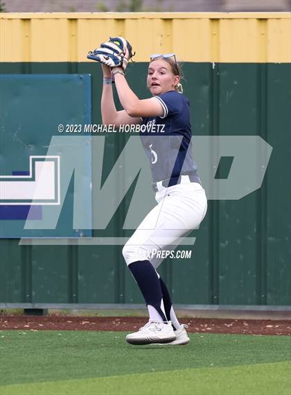 Thumbnail 2 in Lone Star vs. Heritage (UIL 5A Regional Final) photogallery.