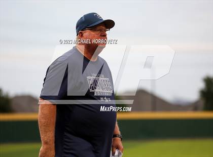 Thumbnail 3 in Lone Star vs. Heritage (UIL 5A Regional Final) photogallery.