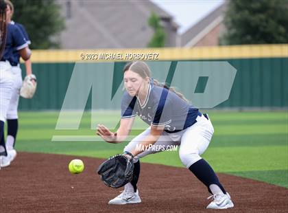 Thumbnail 2 in Lone Star vs. Heritage (UIL 5A Regional Final) photogallery.