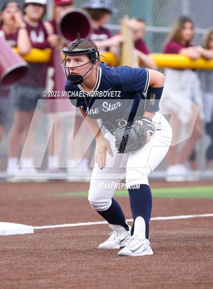 Thumbnail 1 in Lone Star vs. Heritage (UIL 5A Regional Final) photogallery.