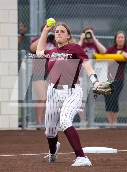 Thumbnail 1 in Lone Star vs. Heritage (UIL 5A Regional Final) photogallery.