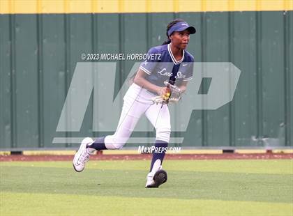 Thumbnail 3 in Lone Star vs. Heritage (UIL 5A Regional Final) photogallery.