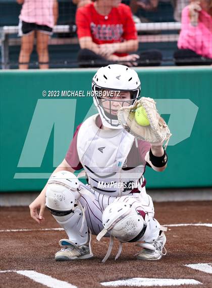 Thumbnail 2 in Lone Star vs. Heritage (UIL 5A Regional Final) photogallery.