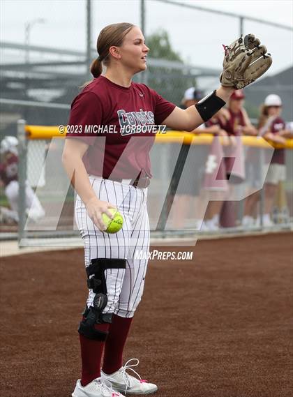 Thumbnail 2 in Lone Star vs. Heritage (UIL 5A Regional Final) photogallery.