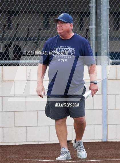 Thumbnail 2 in Lone Star vs. Heritage (UIL 5A Regional Final) photogallery.