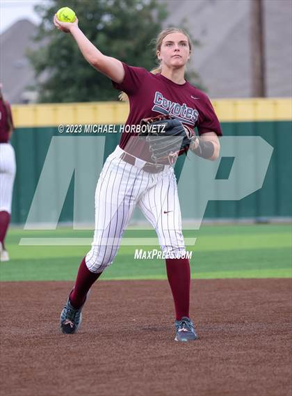 Thumbnail 1 in Lone Star vs. Heritage (UIL 5A Regional Final) photogallery.
