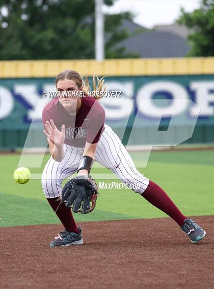 Thumbnail 3 in Lone Star vs. Heritage (UIL 5A Regional Final) photogallery.