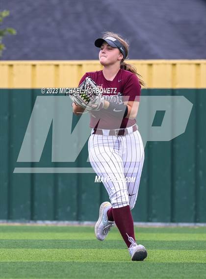 Thumbnail 1 in Lone Star vs. Heritage (UIL 5A Regional Final) photogallery.
