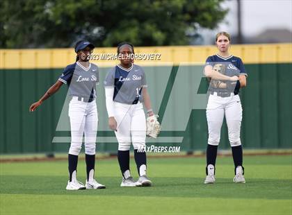 Thumbnail 3 in Lone Star vs. Heritage (UIL 5A Regional Final) photogallery.