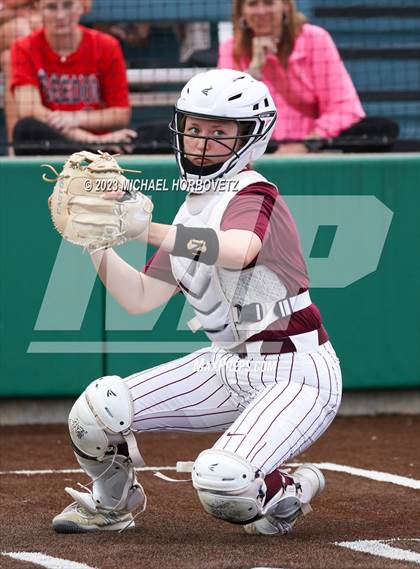 Thumbnail 1 in Lone Star vs. Heritage (UIL 5A Regional Final) photogallery.