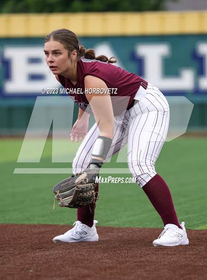 Thumbnail 3 in Lone Star vs. Heritage (UIL 5A Regional Final) photogallery.