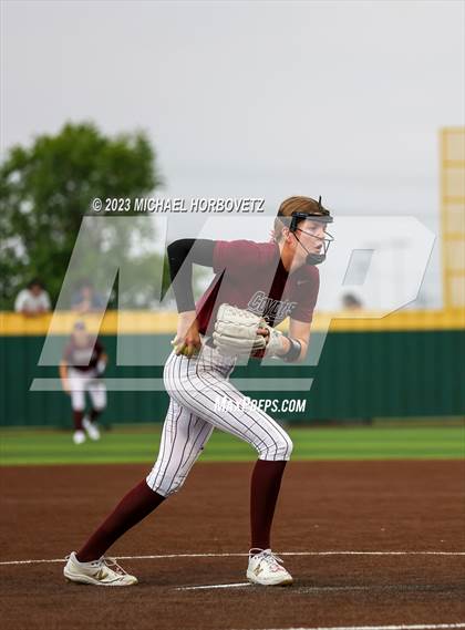 Thumbnail 1 in Lone Star vs. Heritage (UIL 5A Regional Final) photogallery.