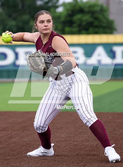 Thumbnail 2 in Lone Star vs. Heritage (UIL 5A Regional Final) photogallery.