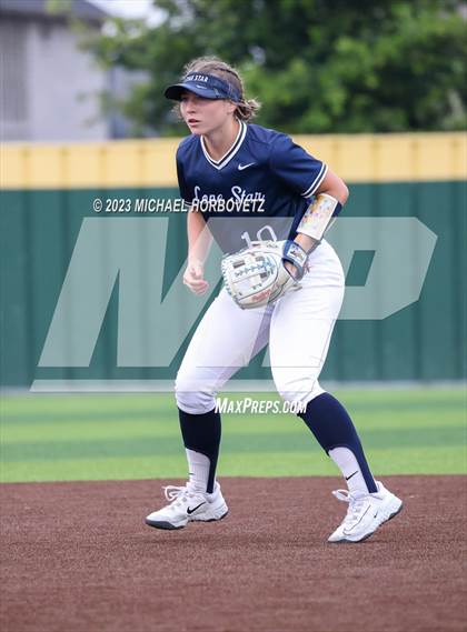 Thumbnail 2 in Lone Star vs. Heritage (UIL 5A Regional Final) photogallery.