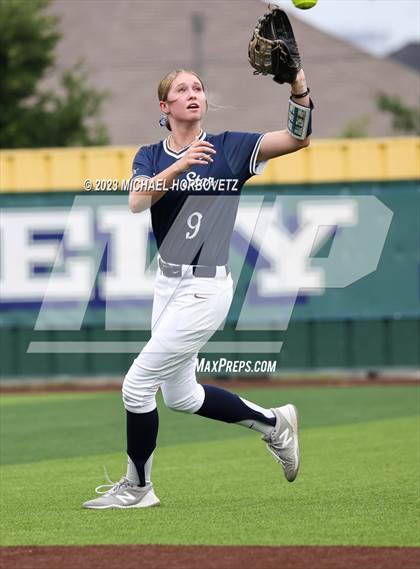 Thumbnail 1 in Lone Star vs. Heritage (UIL 5A Regional Final) photogallery.