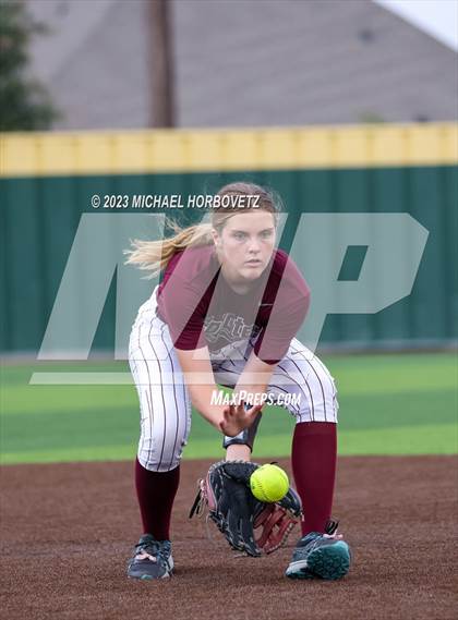 Thumbnail 2 in Lone Star vs. Heritage (UIL 5A Regional Final) photogallery.