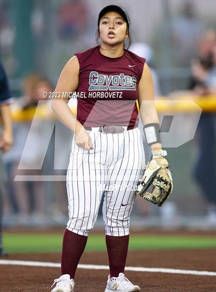 Thumbnail 2 in Lone Star vs. Heritage (UIL 5A Regional Final) photogallery.