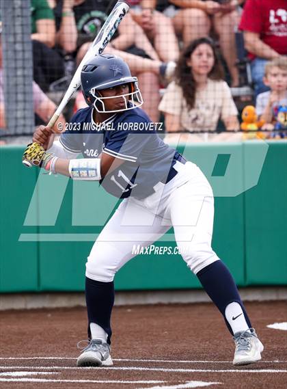 Thumbnail 2 in Lone Star vs. Heritage (UIL 5A Regional Final) photogallery.
