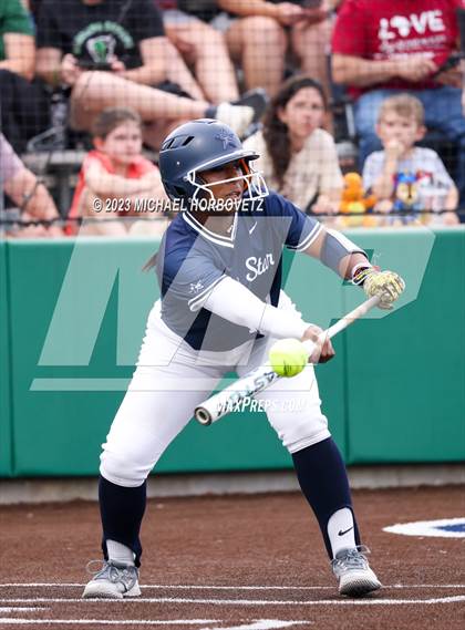Thumbnail 1 in Lone Star vs. Heritage (UIL 5A Regional Final) photogallery.